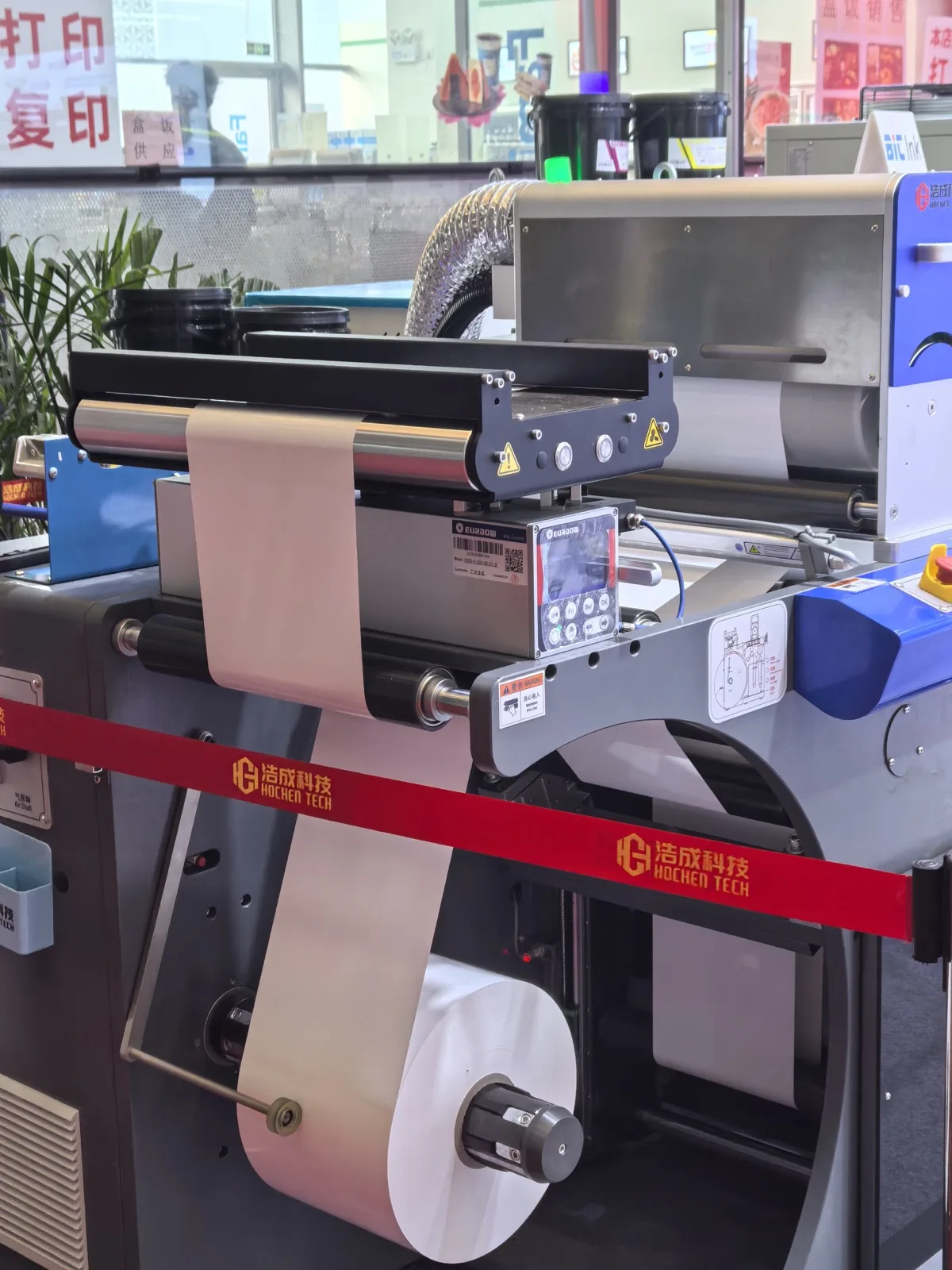 Integrated web guide on a label finishing machine